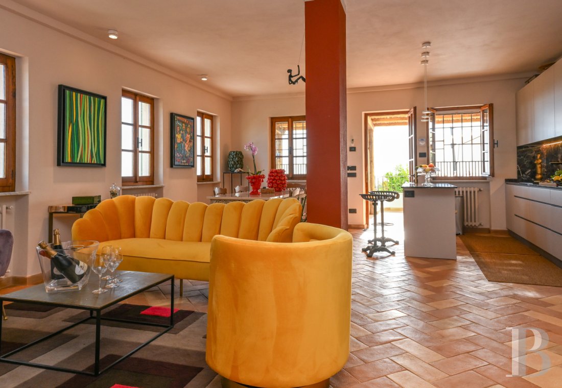 En Toscane, près de Pietrasanta, sur la côte méditerranéenne,  une maison sur les hauteurs au milieu de son oliveraie - photo  n°9